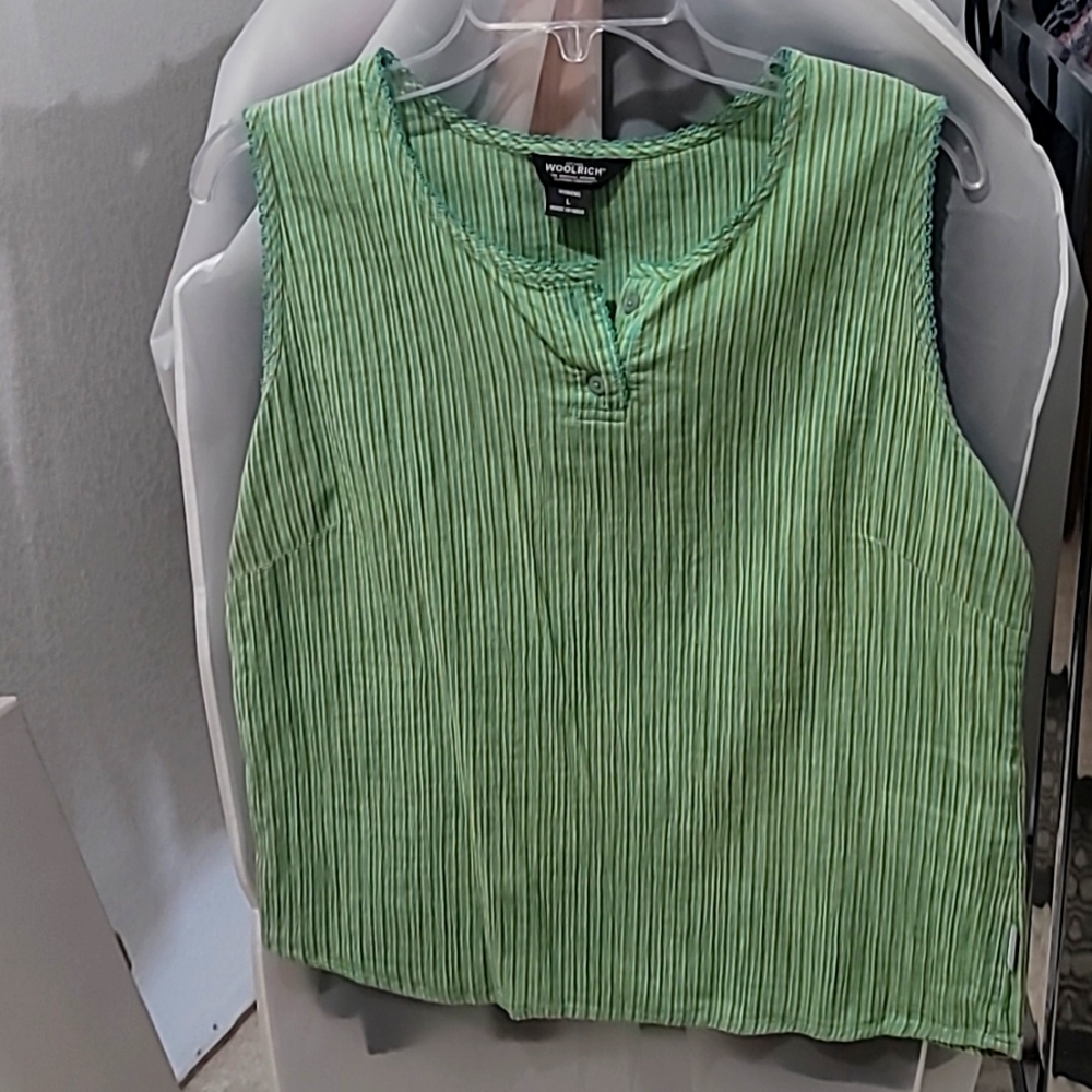 Woolrich green, sleeveless 2 button-down, blouse